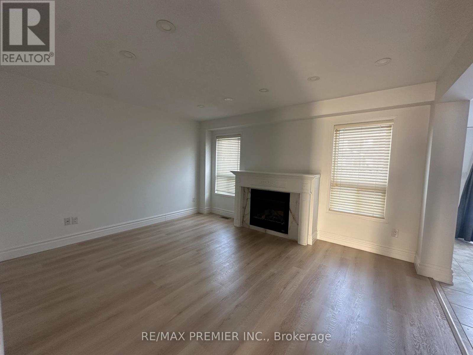 240 Armstrong Crescent, Bradford West Gwillimbury, Ontario  L3Z 2A4 - Photo 6 - N12872598