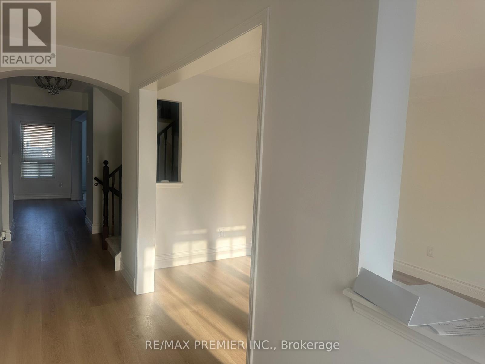 240 Armstrong Crescent, Bradford West Gwillimbury, Ontario  L3Z 2A4 - Photo 11 - N12872598