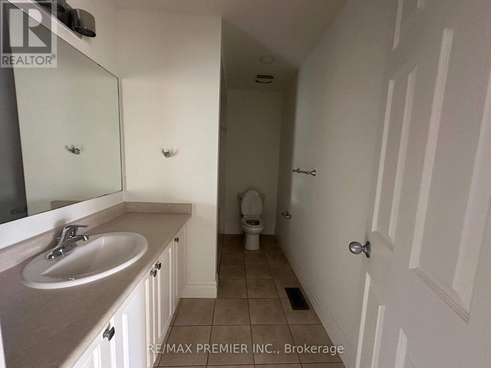 240 Armstrong Crescent, Bradford West Gwillimbury, Ontario  L3Z 2A4 - Photo 15 - N12872598