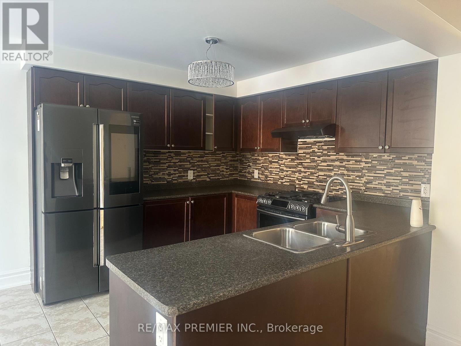 240 Armstrong Crescent, Bradford West Gwillimbury, Ontario  L3Z 2A4 - Photo 21 - N12872598