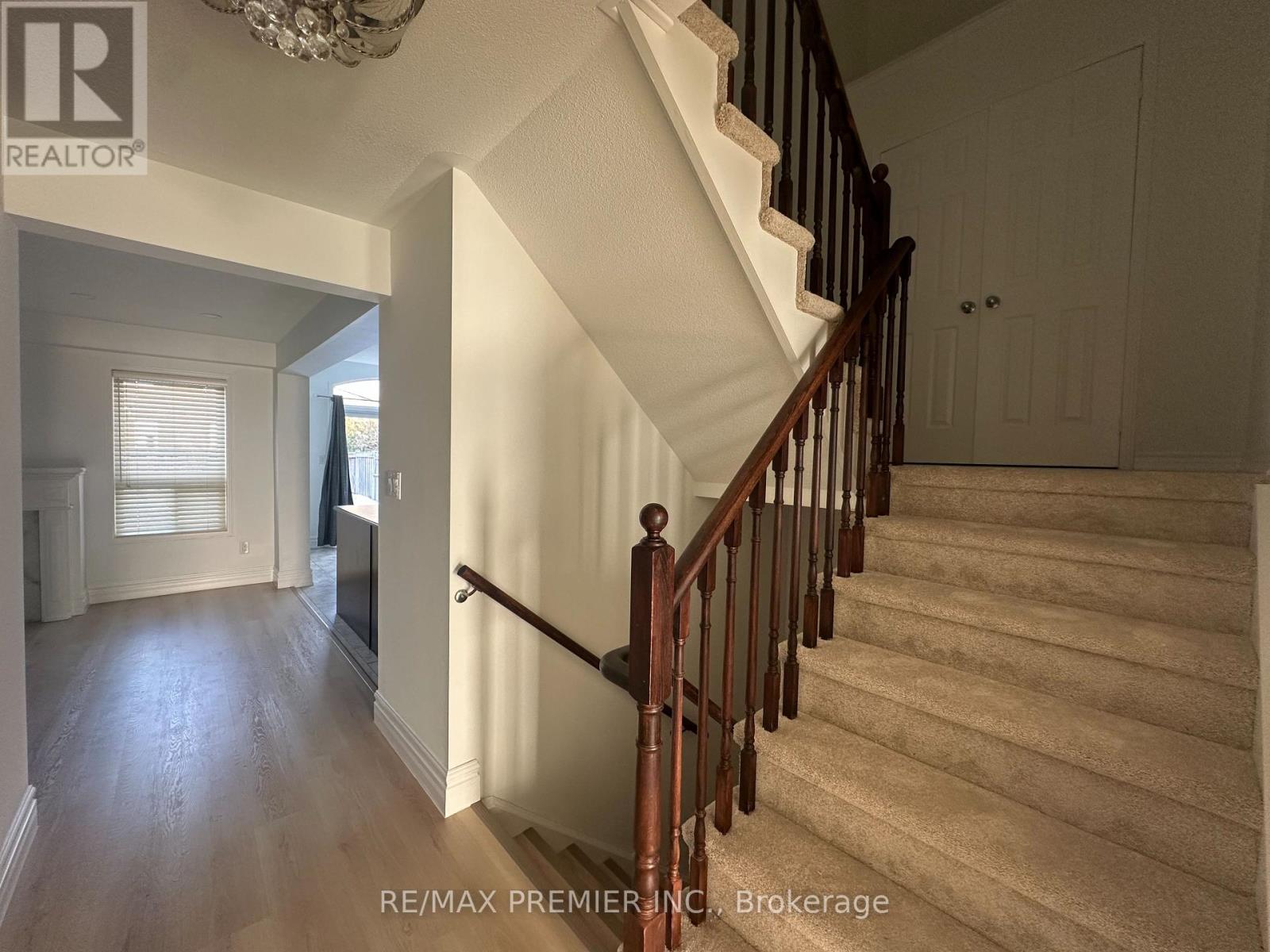 240 Armstrong Crescent, Bradford West Gwillimbury, Ontario  L3Z 2A4 - Photo 8 - N12872598