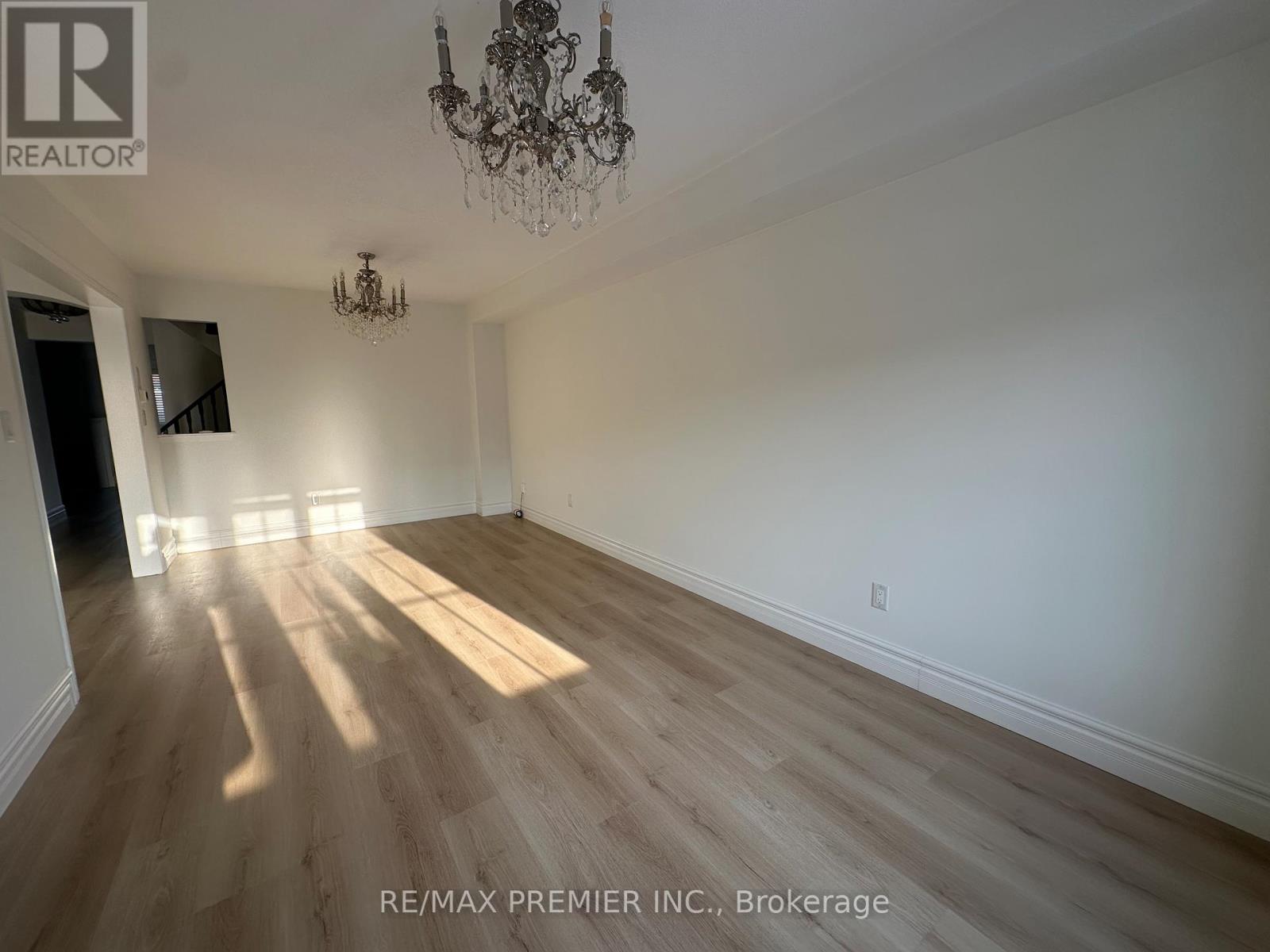 240 Armstrong Crescent, Bradford West Gwillimbury, Ontario  L3Z 2A4 - Photo 9 - N12872598