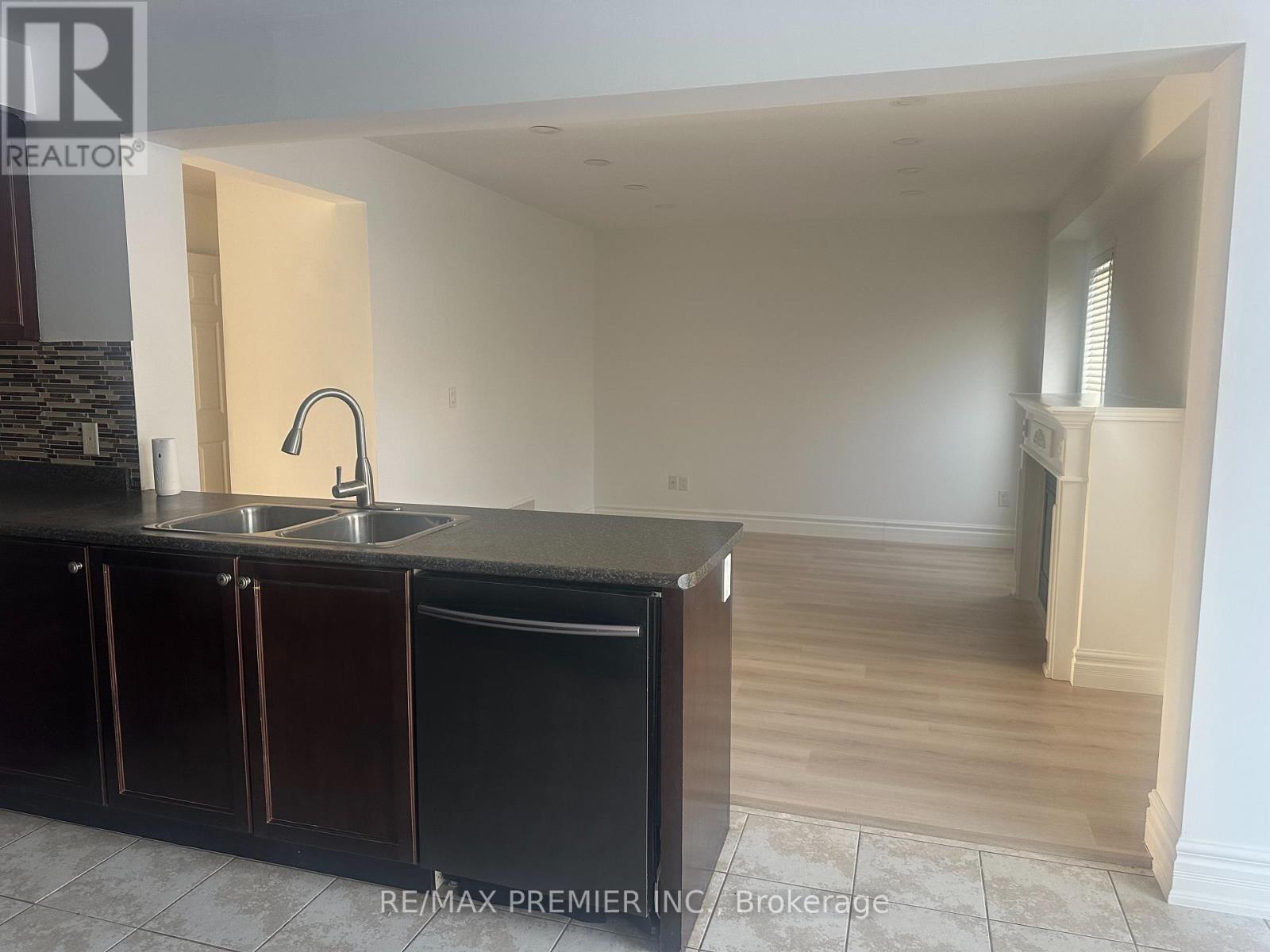 240 Armstrong Crescent, Bradford West Gwillimbury, Ontario  L3Z 2A4 - Photo 22 - N12872598