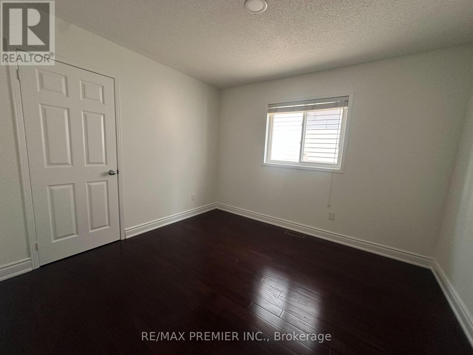 240 Armstrong Crescent, Bradford West Gwillimbury, Ontario  L3Z 2A4 - Photo 19 - N12872598