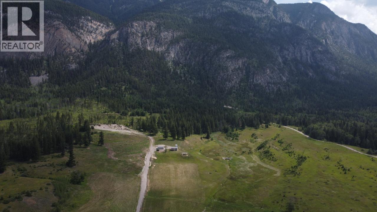 726 95 Highway, Spillimacheen, British Columbia  V0A 1M0 - Photo 18 - 10379083