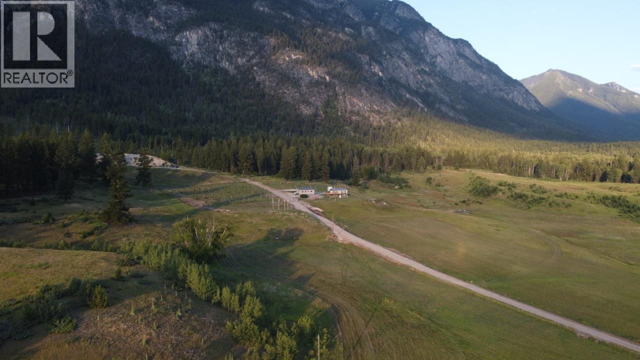 726 95 Highway, Spillimacheen, British Columbia  V0A 1M0 - Photo 54 - 10379083