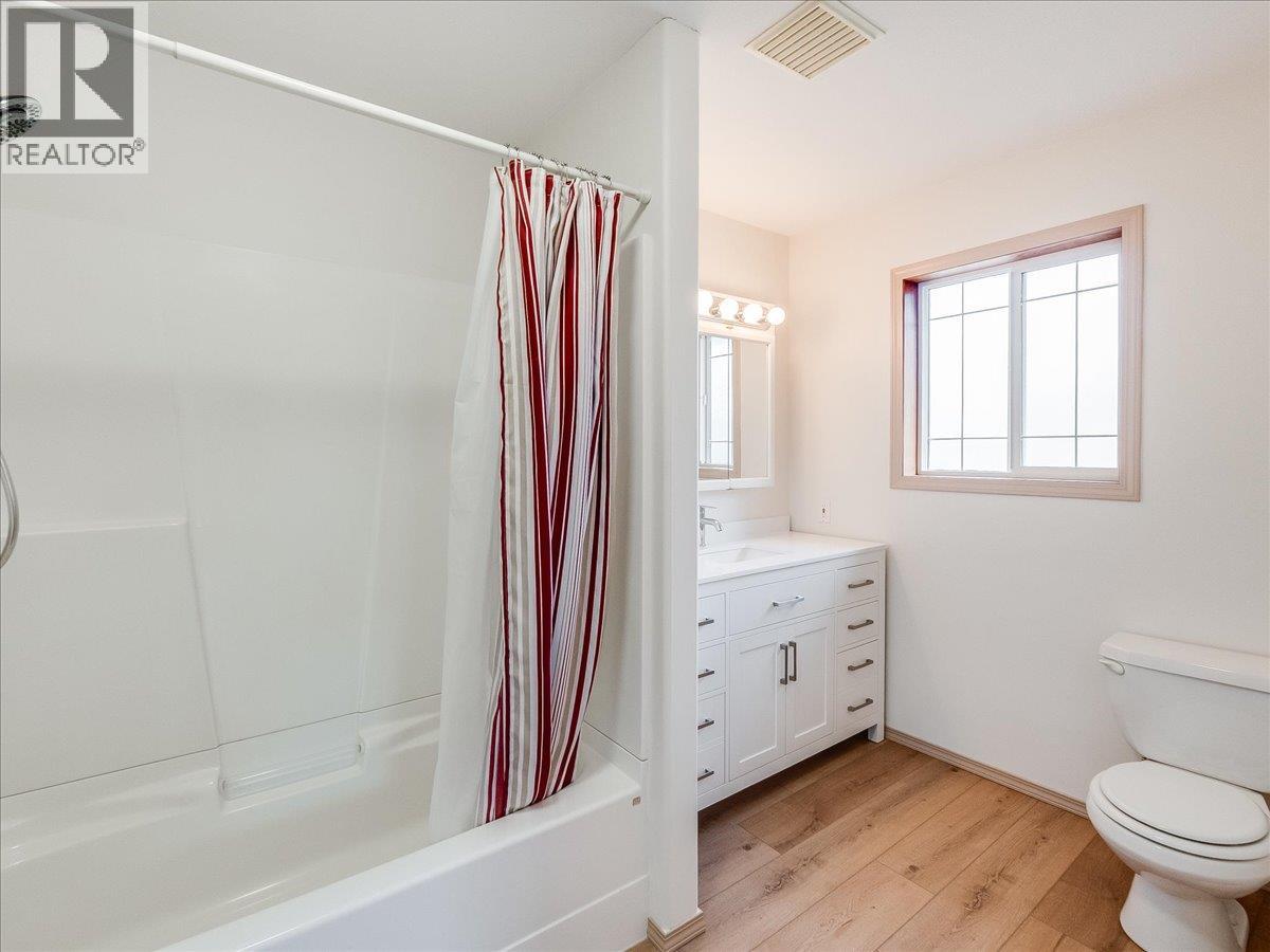 2007 Valleyview Drive, Trail, British Columbia  V1R 3B3 - Photo 23 - 10378704