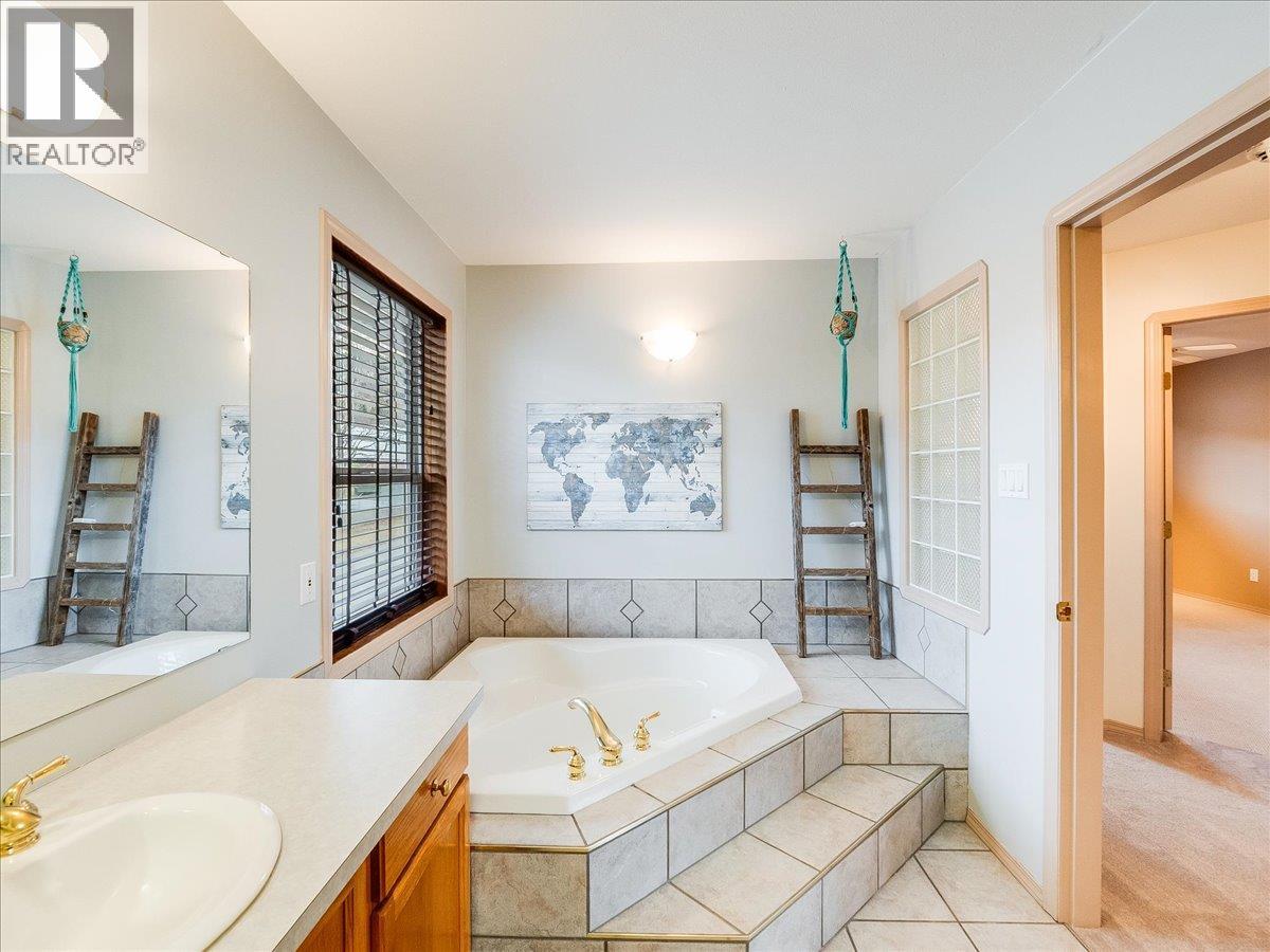 2007 Valleyview Drive, Trail, British Columbia  V1R 3B3 - Photo 30 - 10378704