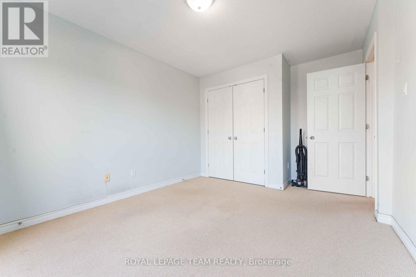 106 Whispering Winds Way, Ottawa, Ontario  K1W 0B6 - Photo 14 - X12873248