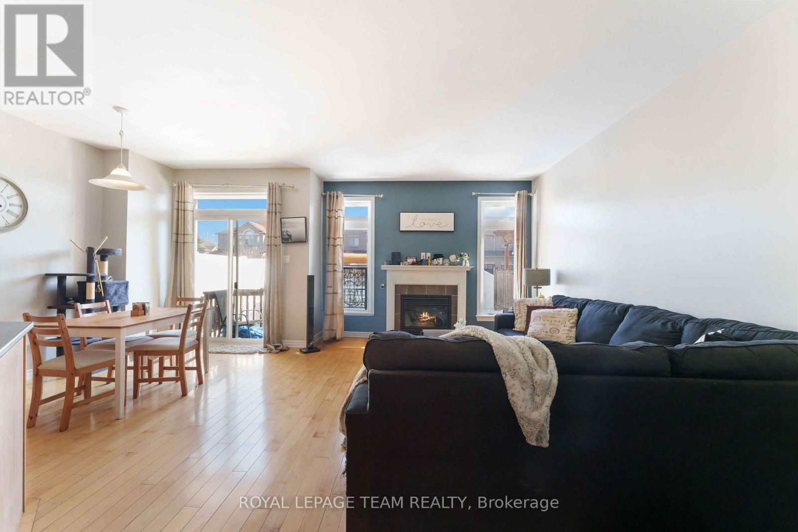 106 Whispering Winds Way, Ottawa, Ontario  K1W 0B6 - Photo 5 - X12873248