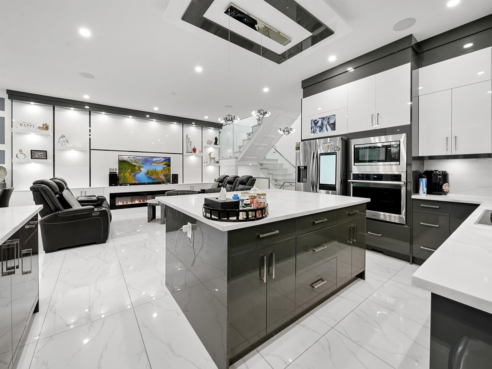 16158 96b Avenue, Surrey, British Columbia  V4N 5X2 - Photo 8 - R3076087