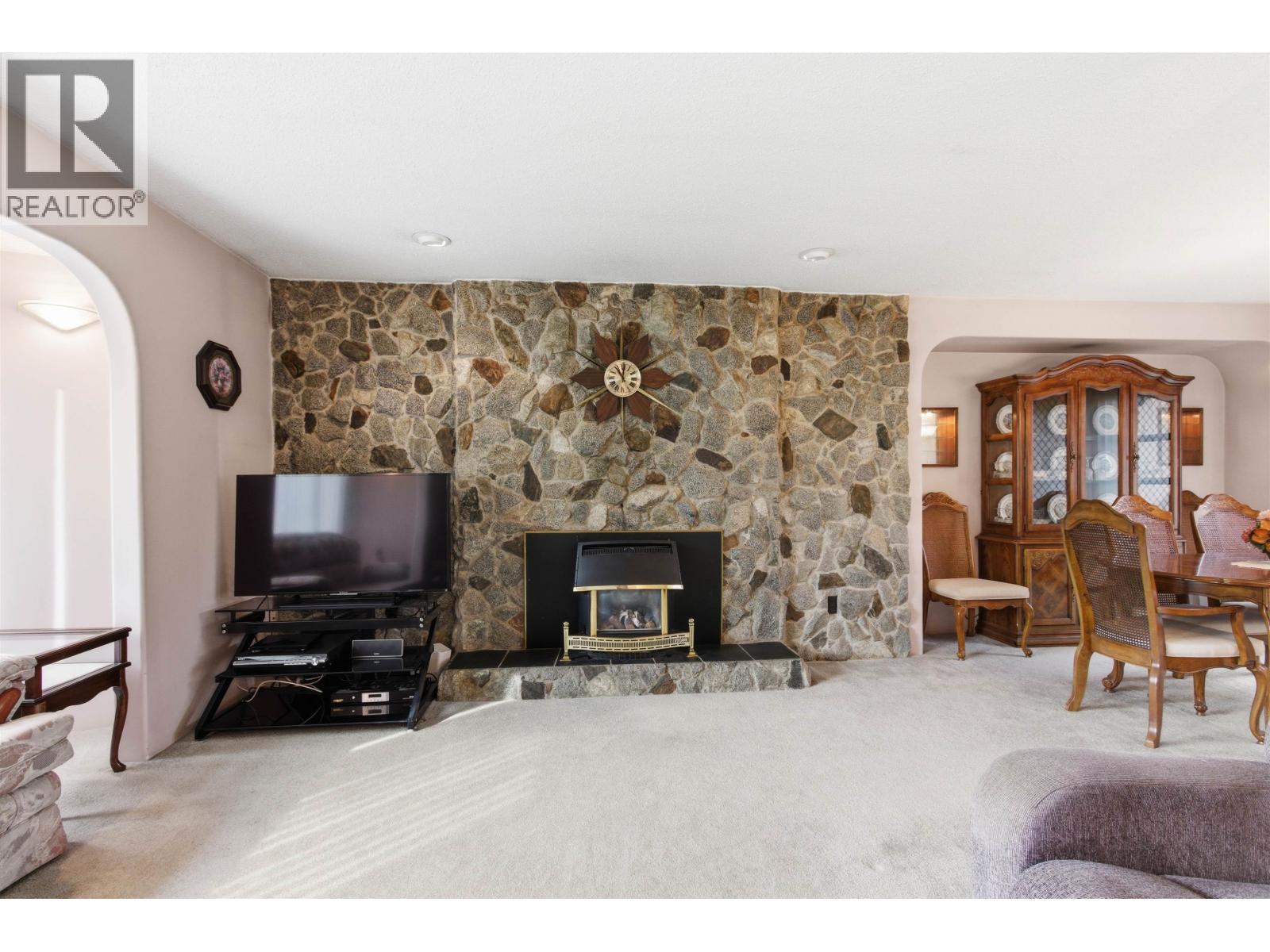 22641 Brown Avenue, Maple Ridge, British Columbia  V2X 3R6 - Photo 4 - R3098899