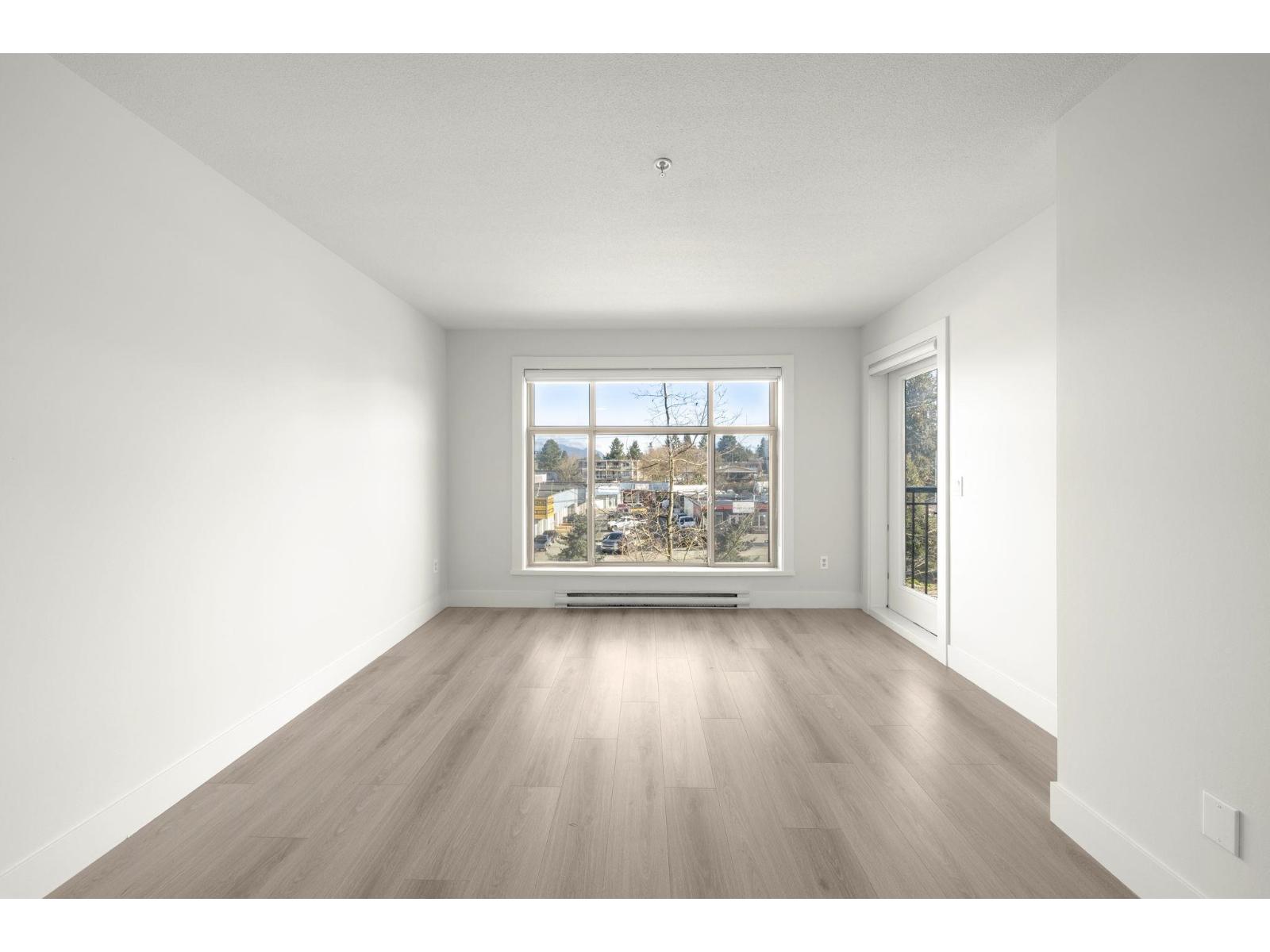 318 13555 Gateway Drive, Surrey, British Columbia  V3T 0B5 - Photo 10 - R3098825