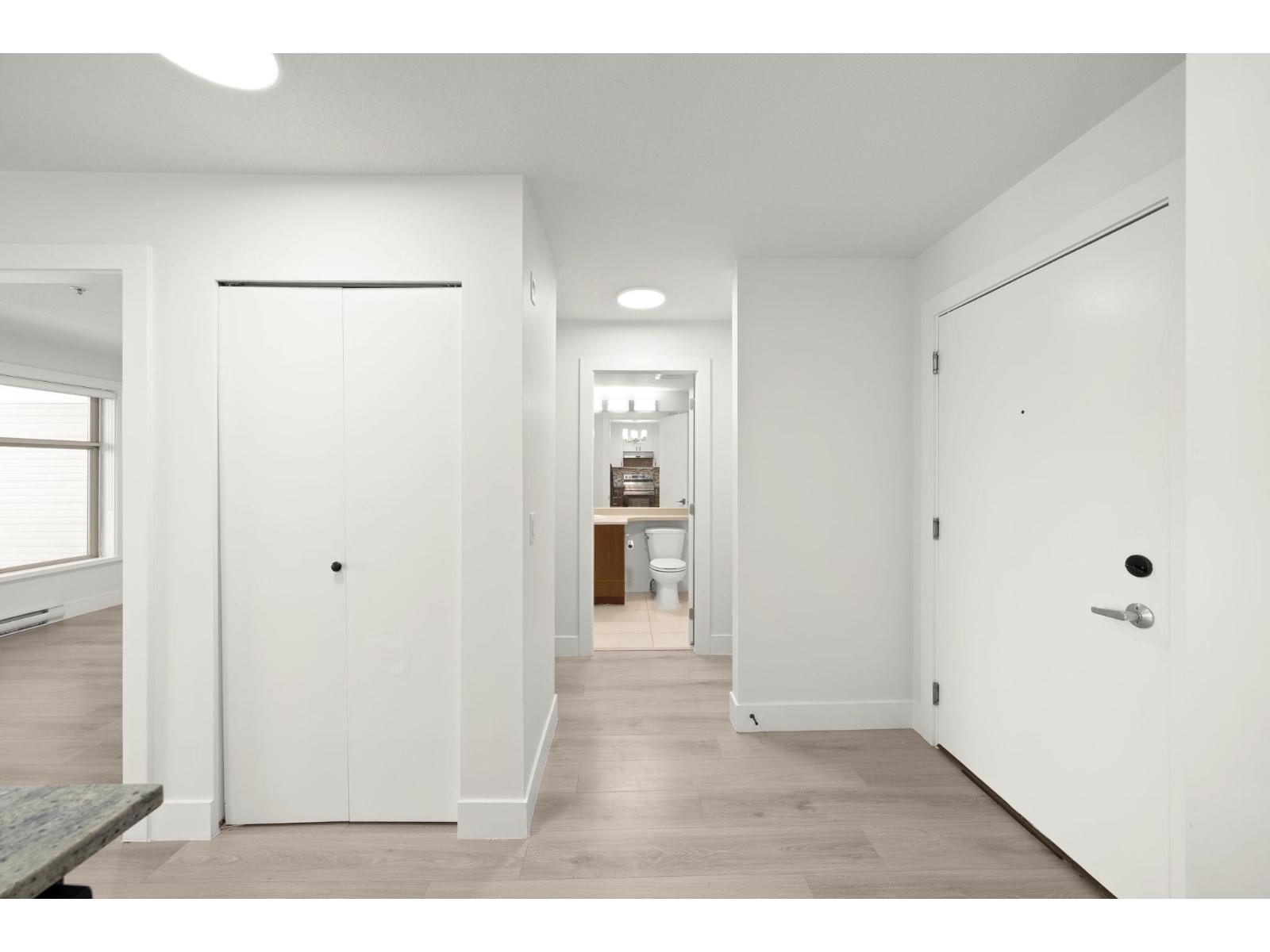 318 13555 Gateway Drive, Surrey, British Columbia  V3T 0B5 - Photo 17 - R3098825