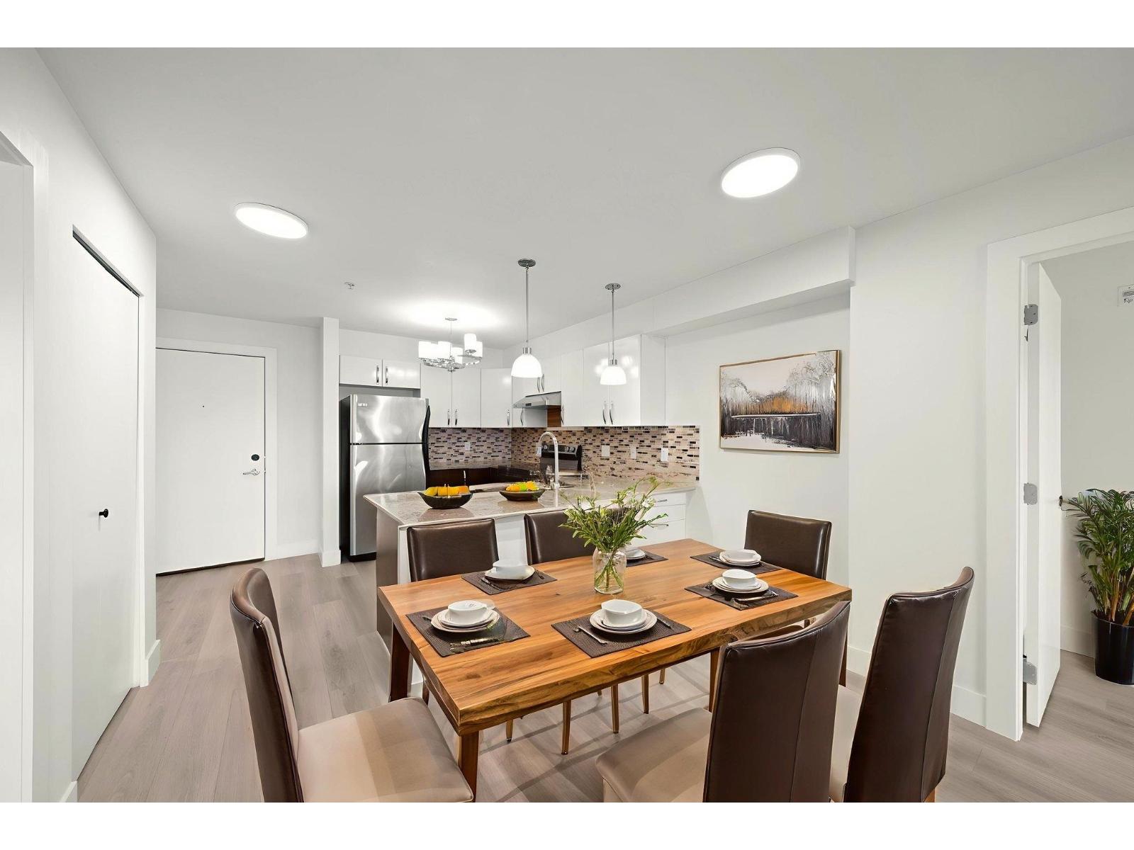 318 13555 Gateway Drive, Surrey, British Columbia  V3T 0B5 - Photo 7 - R3098825