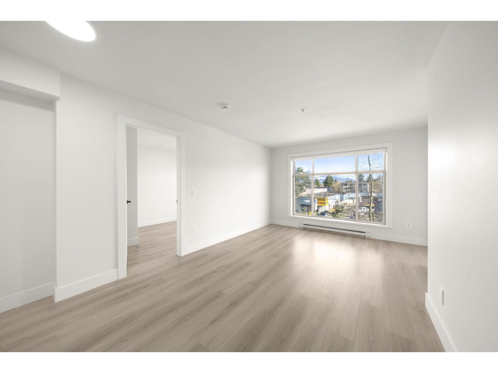 318 13555 Gateway Drive, Surrey, British Columbia  V3T 0B5 - Photo 9 - R3098825