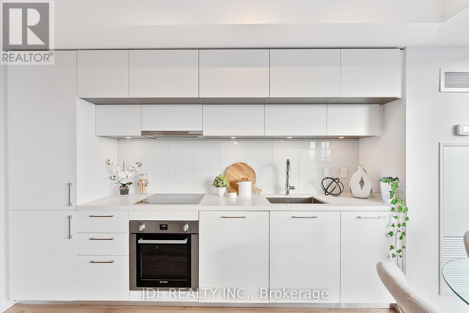 1001 - 99 Foxbar Road, Toronto, Ontario  M4V 0B2 - Photo 10 - C12873402