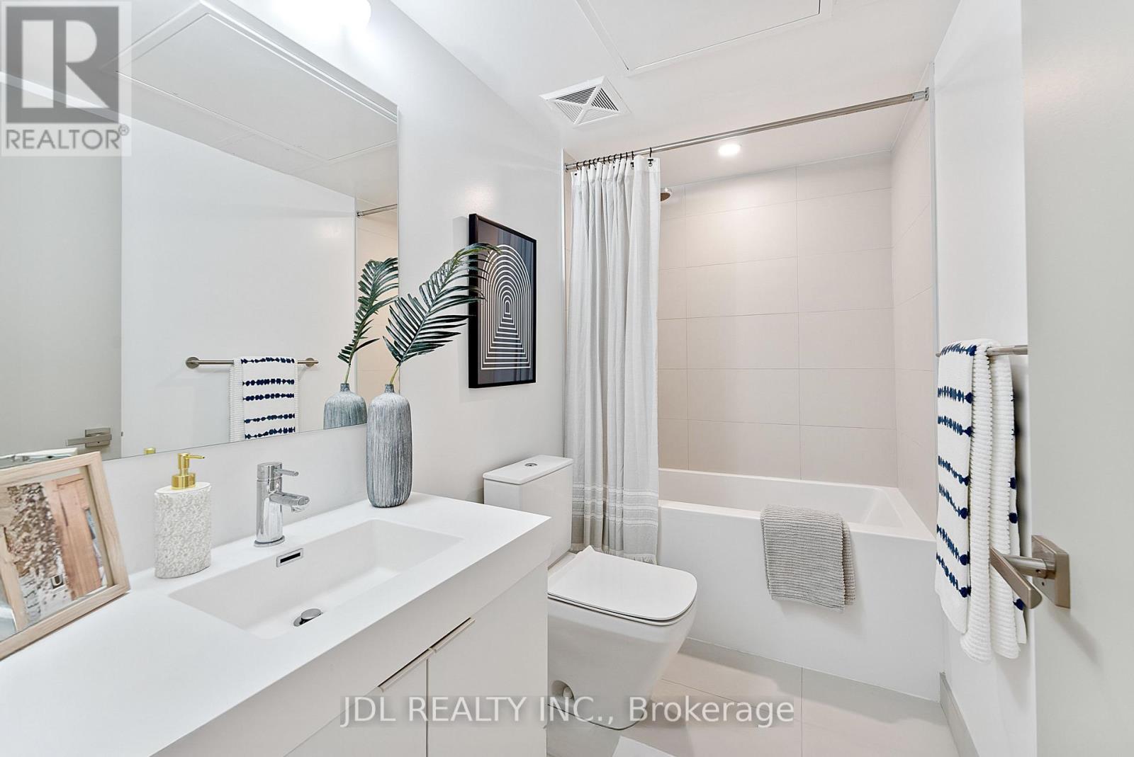 1001 - 99 Foxbar Road, Toronto, Ontario  M4V 0B2 - Photo 14 - C12873402