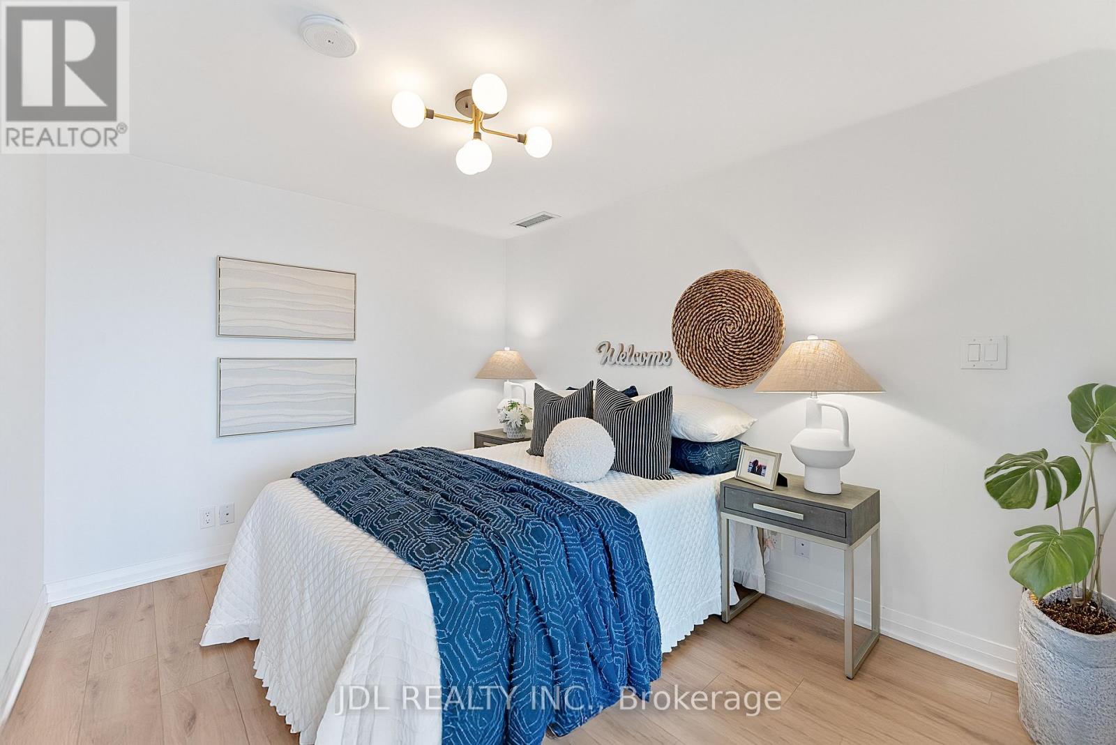 1001 - 99 Foxbar Road, Toronto, Ontario  M4V 0B2 - Photo 16 - C12873402