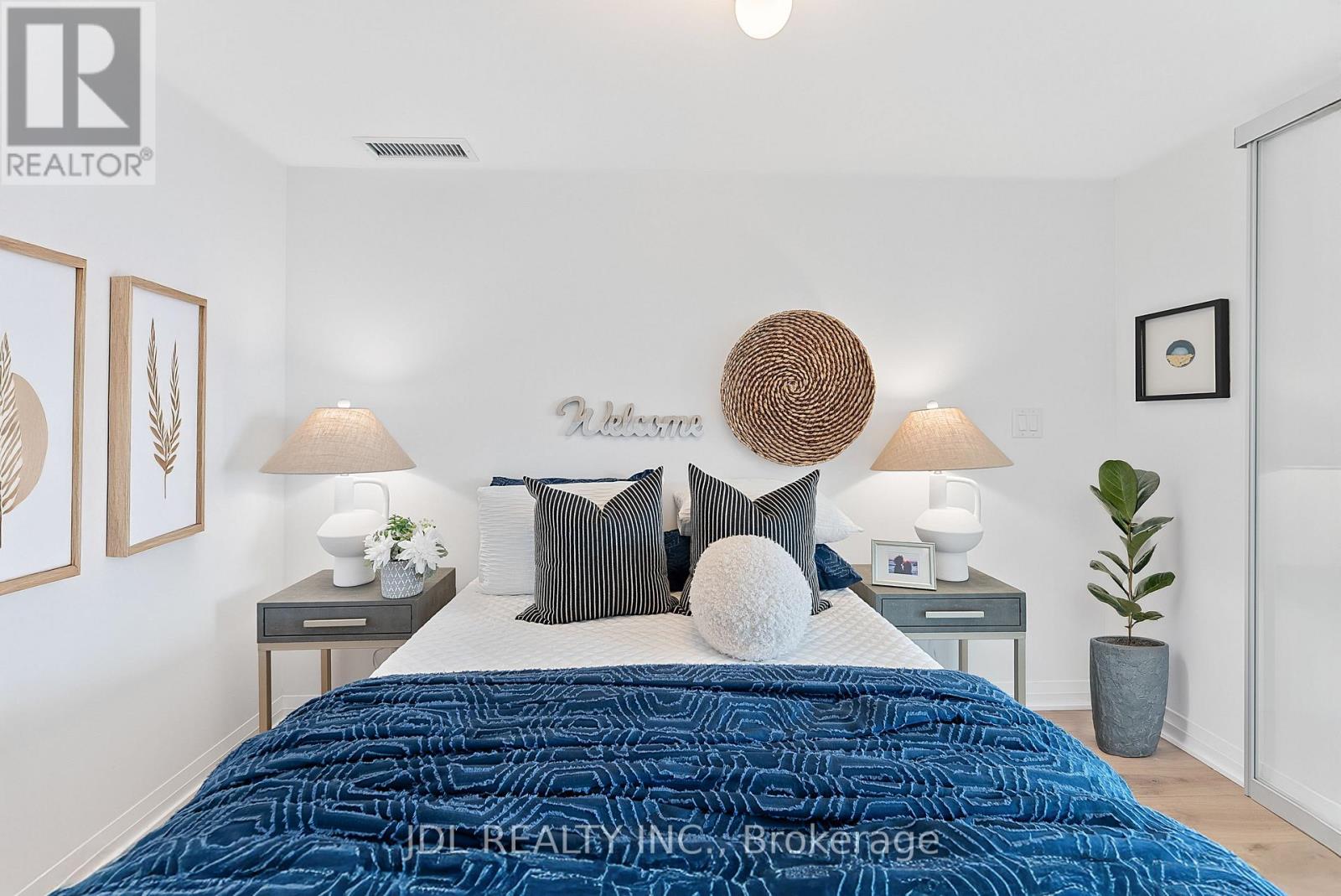 1001 - 99 Foxbar Road, Toronto, Ontario  M4V 0B2 - Photo 17 - C12873402