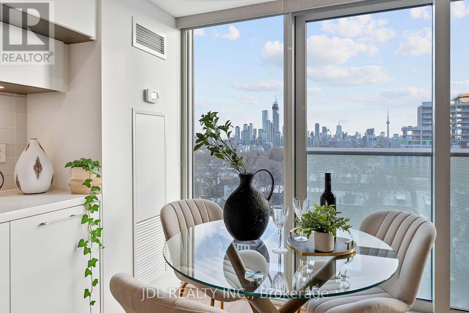 1001 - 99 Foxbar Road, Toronto, Ontario  M4V 0B2 - Photo 9 - C12873402