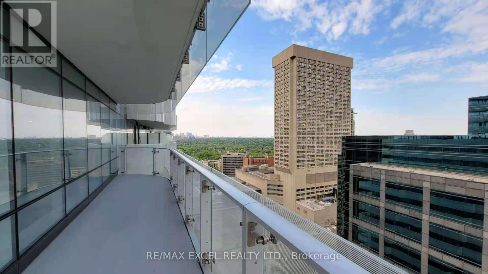 2004 - 1 Bloor Street E, Toronto, Ontario  M4W 1A9 - Photo 10 - C12873416