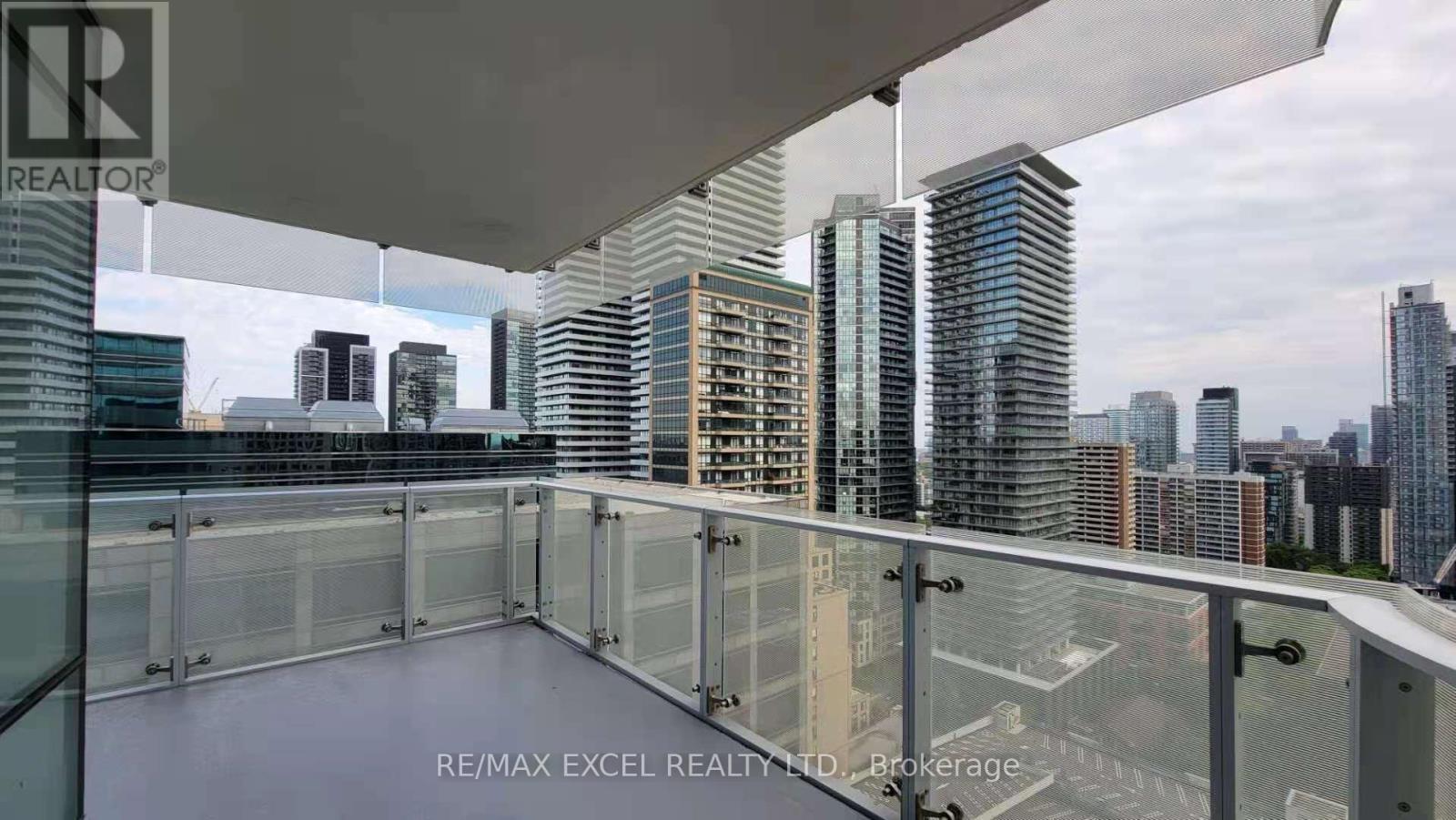 2004 - 1 Bloor Street E, Toronto, Ontario  M4W 1A9 - Photo 12 - C12873416