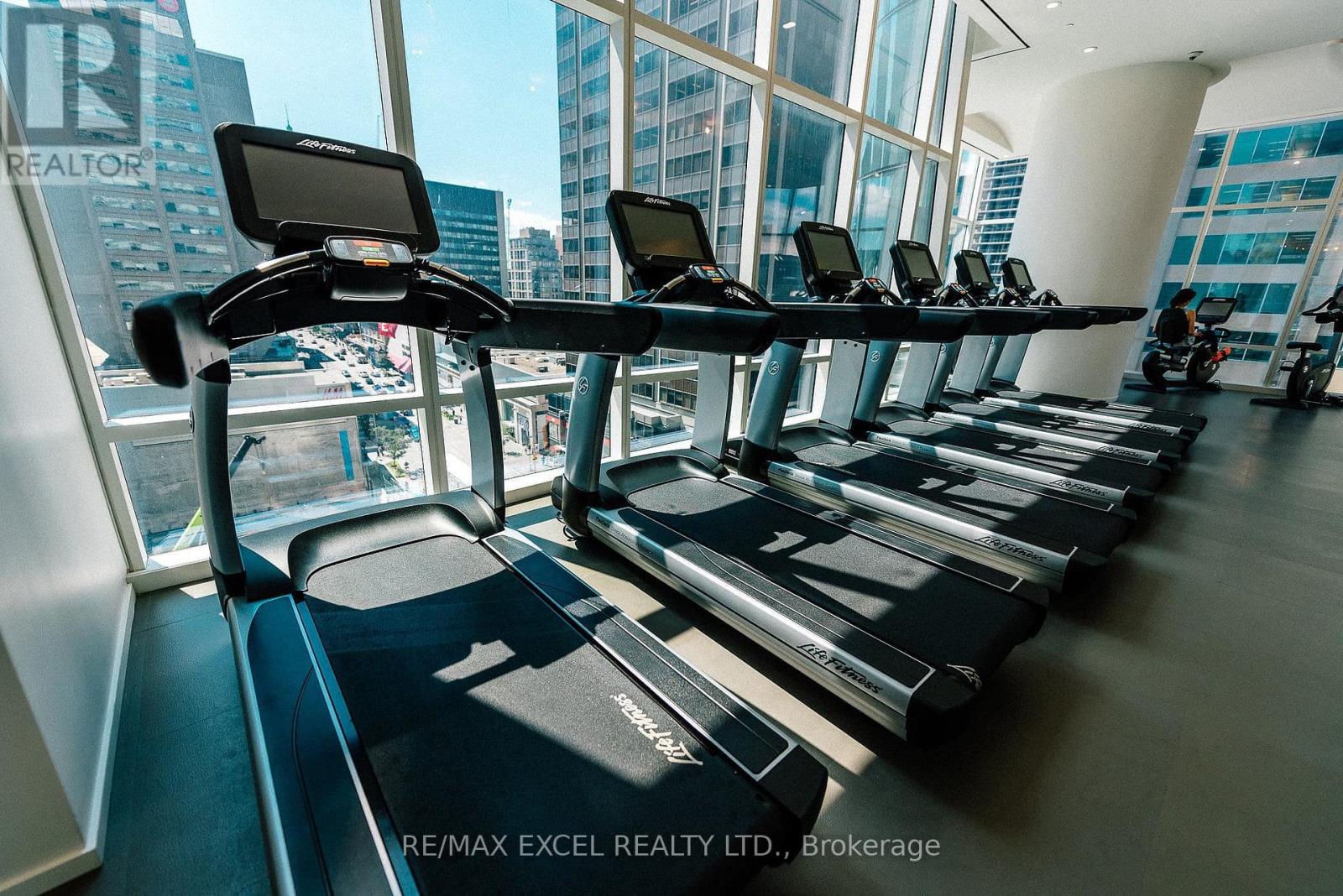 2004 - 1 Bloor Street E, Toronto, Ontario  M4W 1A9 - Photo 14 - C12873416