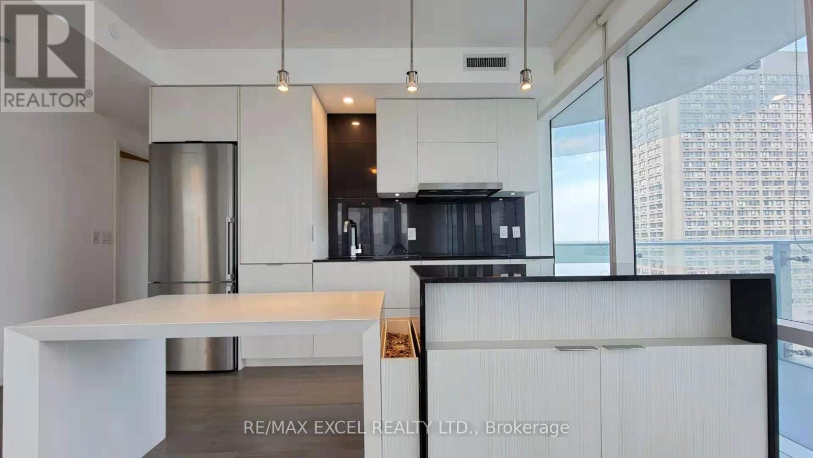 2004 - 1 Bloor Street E, Toronto, Ontario  M4W 1A9 - Photo 2 - C12873416