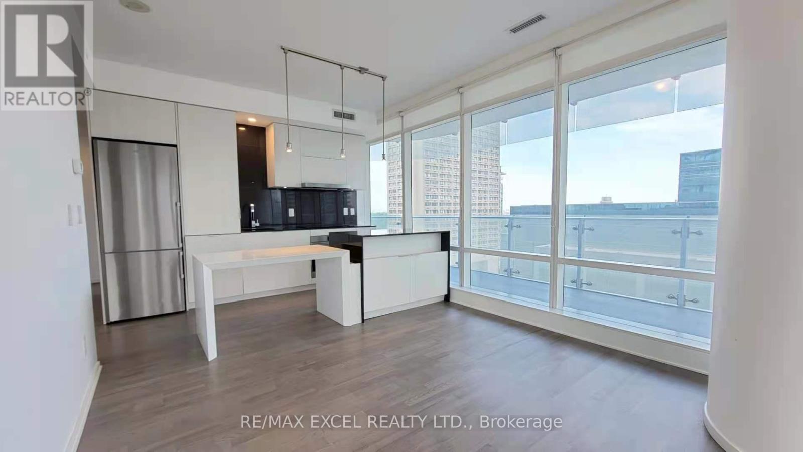 2004 - 1 Bloor Street E, Toronto, Ontario  M4W 1A9 - Photo 3 - C12873416