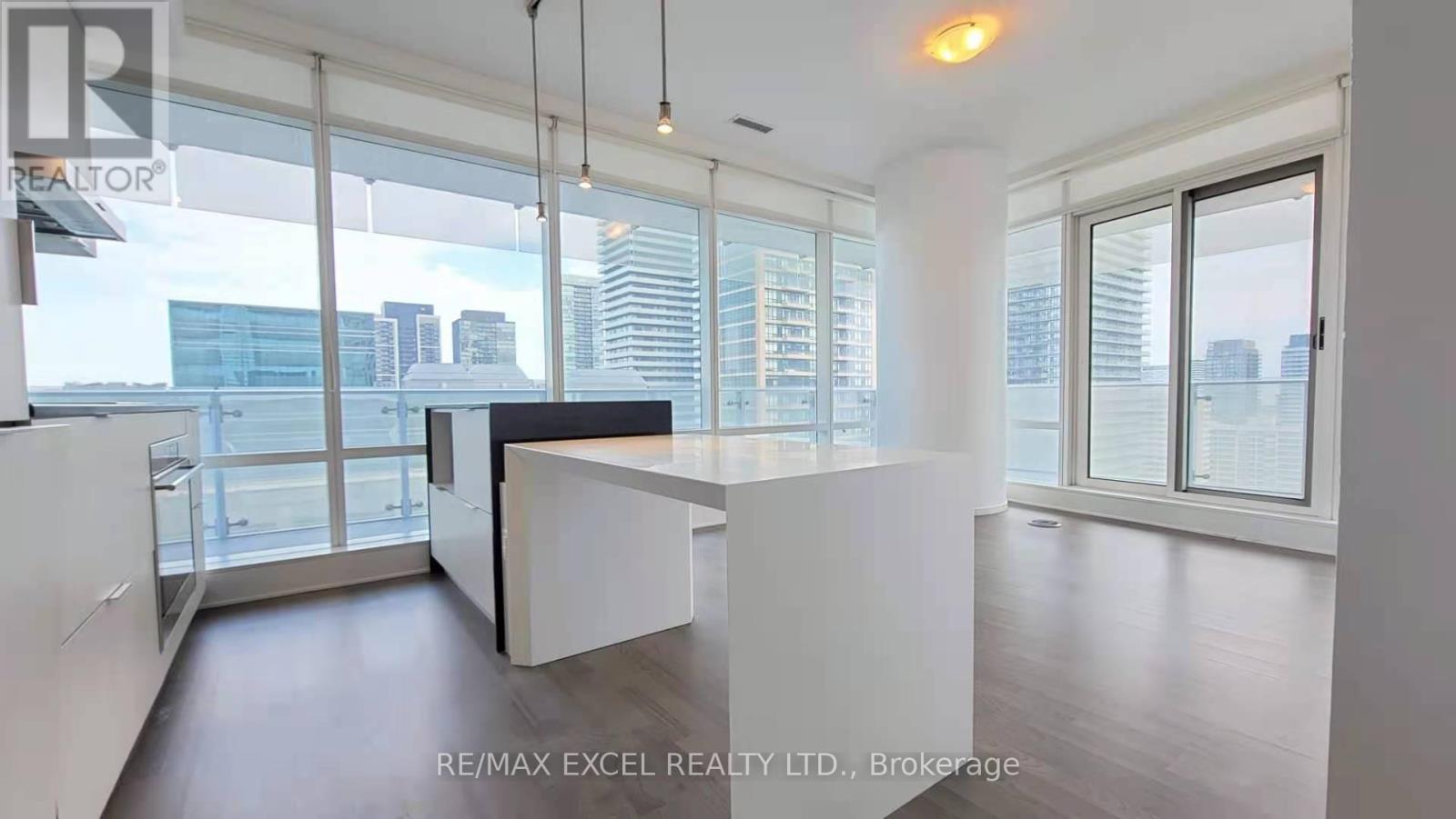 2004 - 1 Bloor Street E, Toronto, Ontario  M4W 1A9 - Photo 4 - C12873416