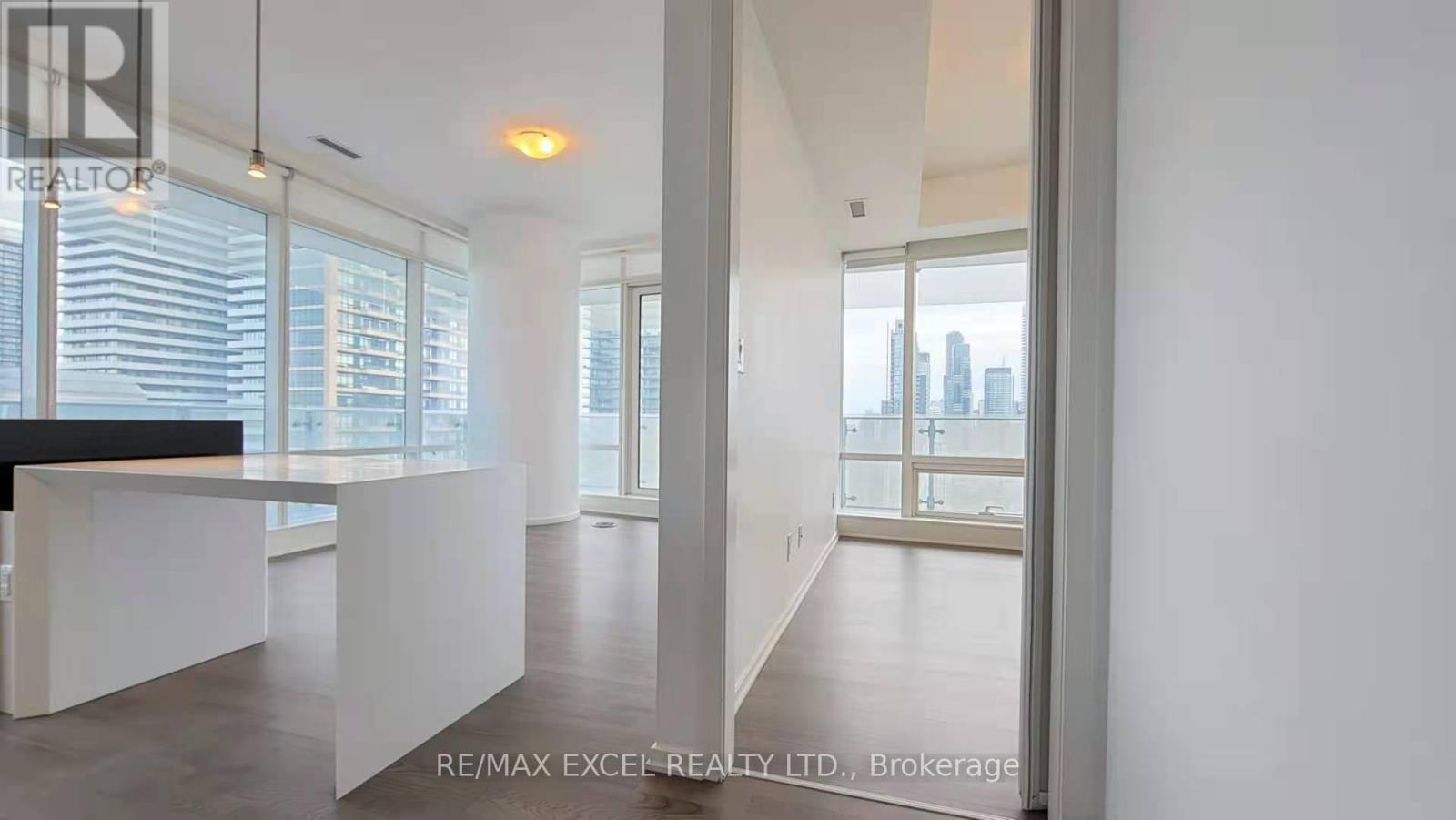 2004 - 1 Bloor Street E, Toronto, Ontario  M4W 1A9 - Photo 5 - C12873416