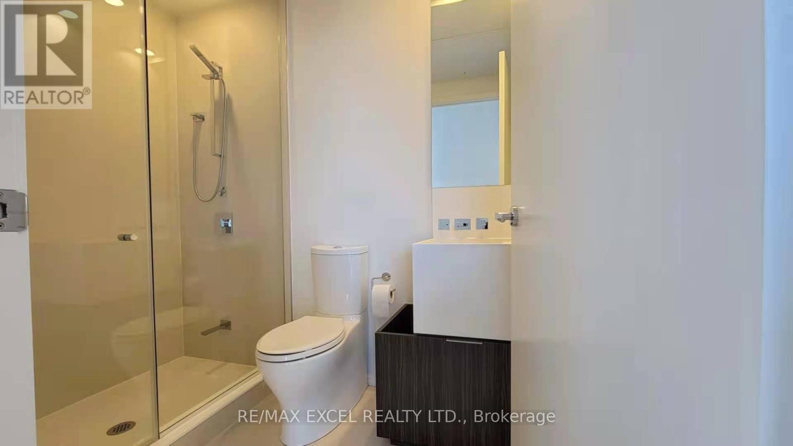 2004 - 1 Bloor Street E, Toronto, Ontario  M4W 1A9 - Photo 7 - C12873416