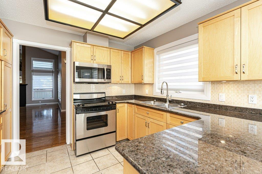 1051 109 St Nw, Edmonton, Alberta  T6J 5G2 - Photo 11 - E4476941