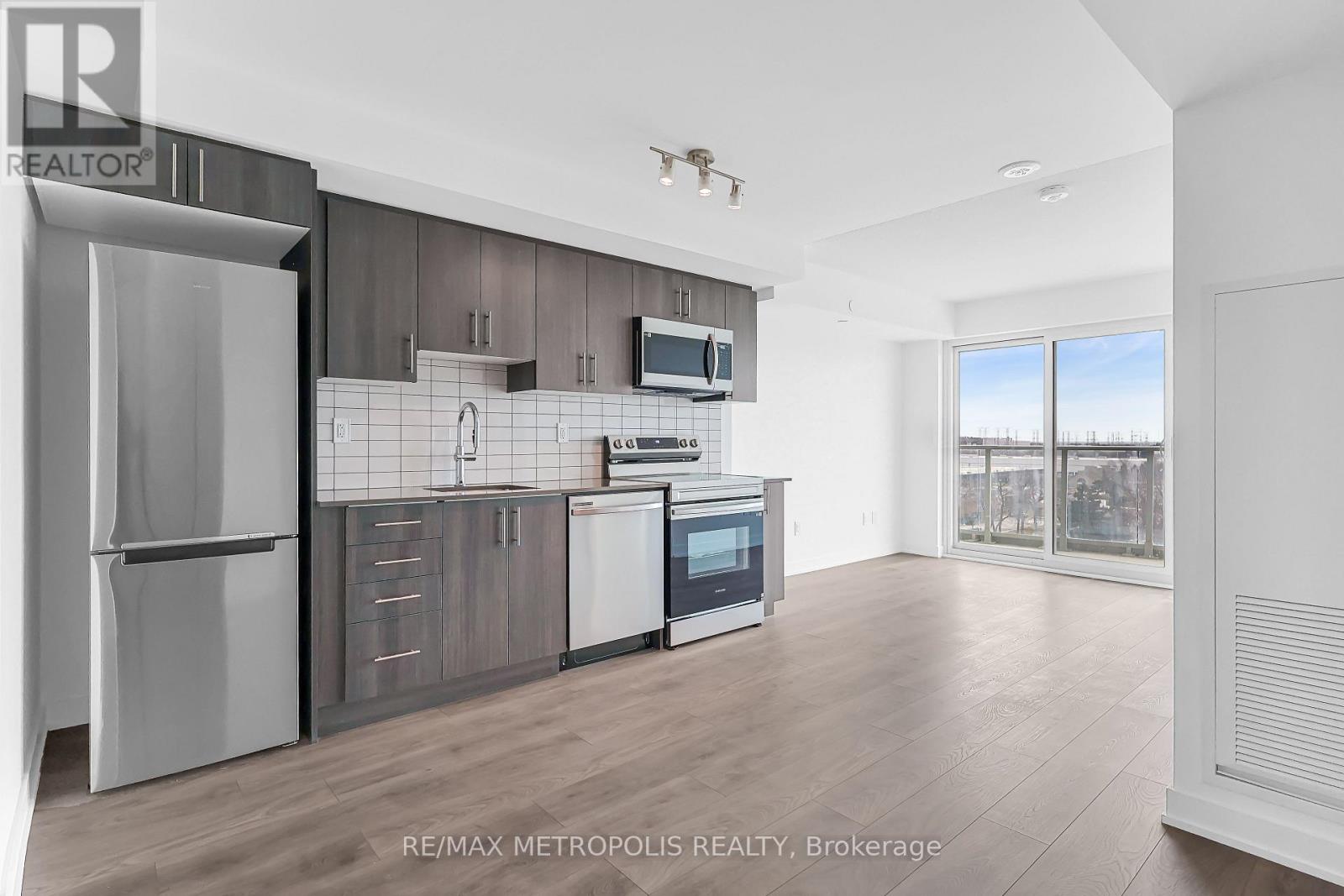 707 - 1010 Sandy Beach Road, Pickering, Ontario  L1W 3V9 - Photo 6 - E12873410