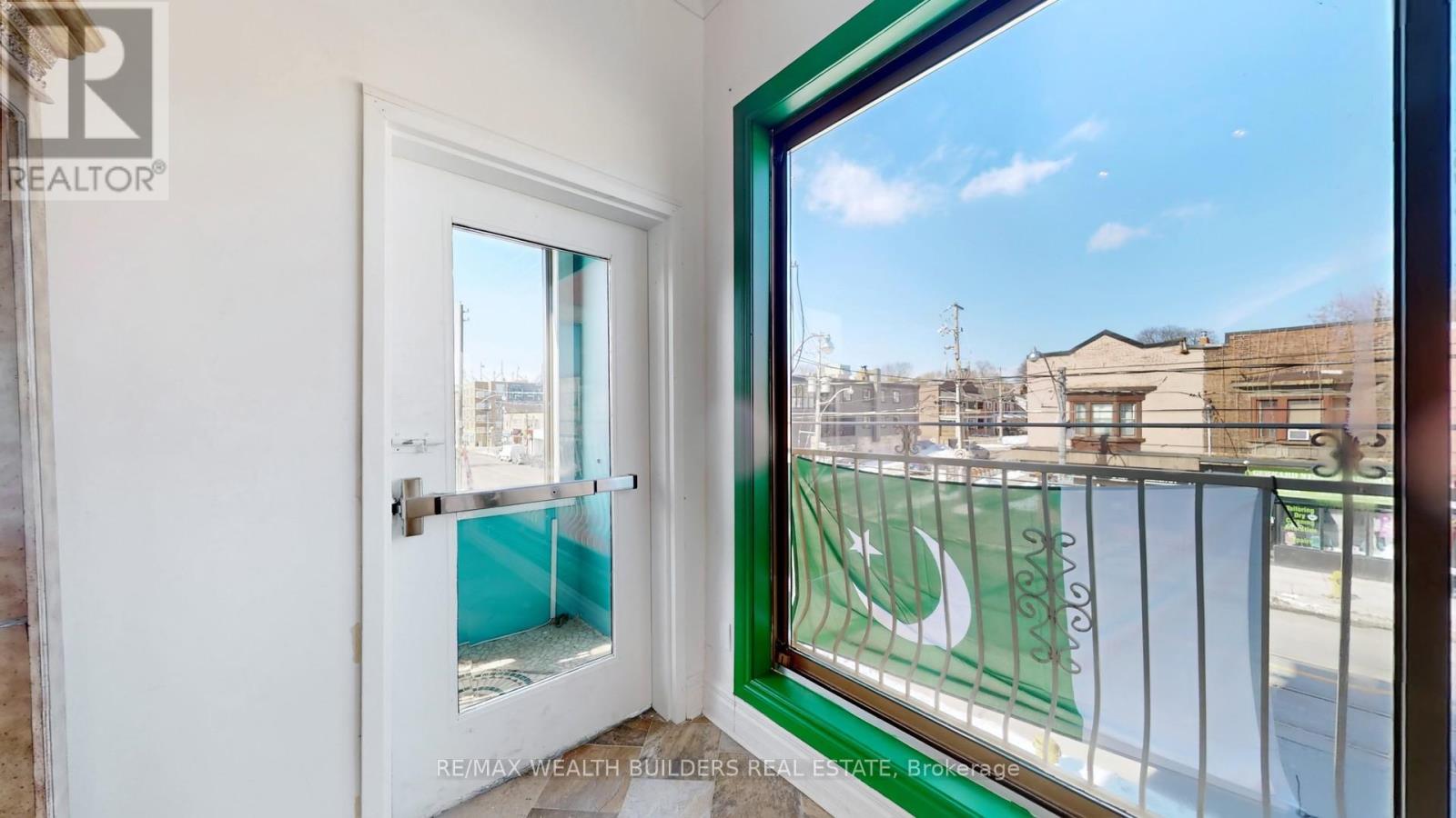 2nd Flr - 1365 Gerrard Street E, Toronto, Ontario  M4L 1Z3 - Photo 4 - E12873424