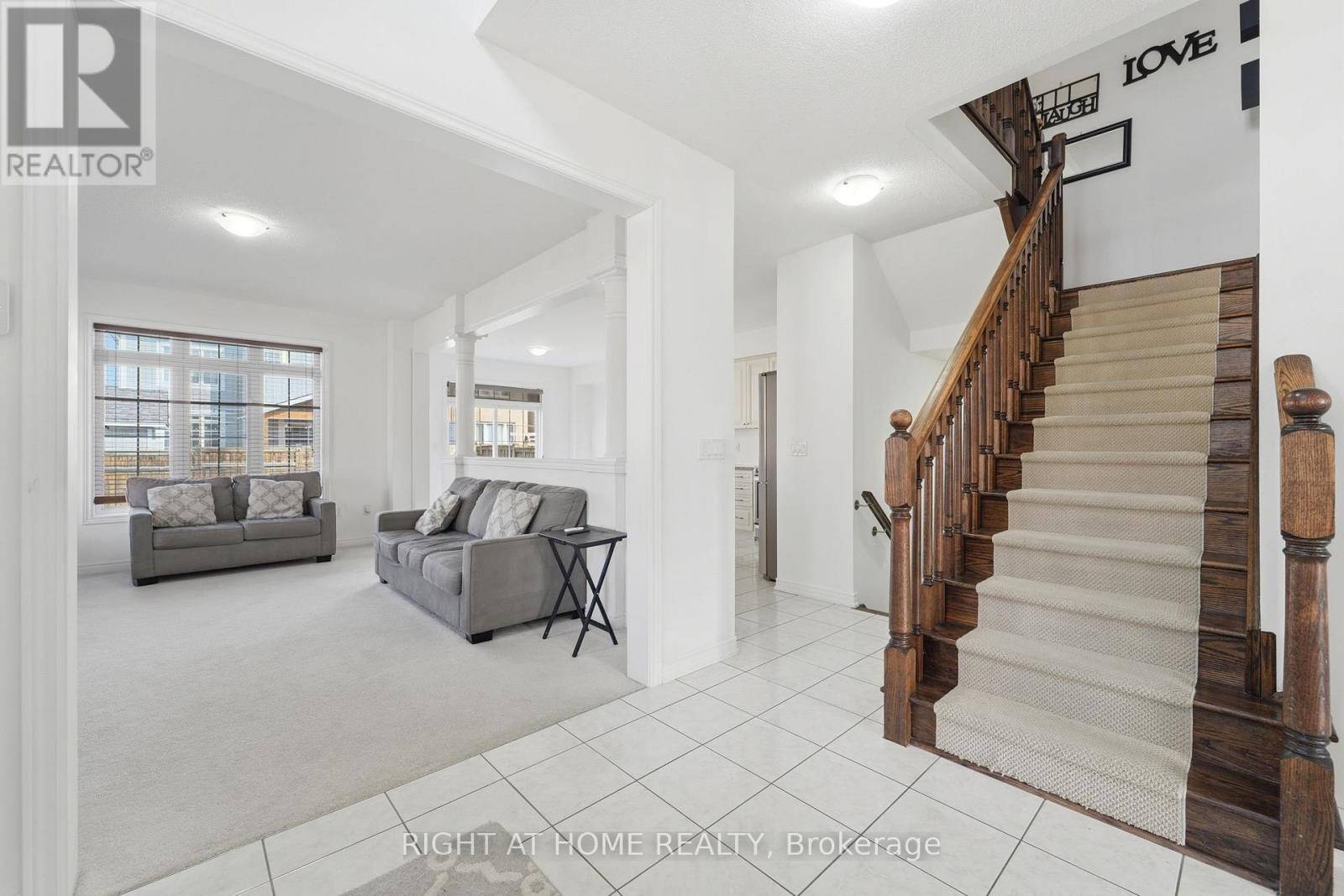 156 Mcdonald Crescent, Clarington, Ontario  L1B 1G9 - Photo 6 - E12873442