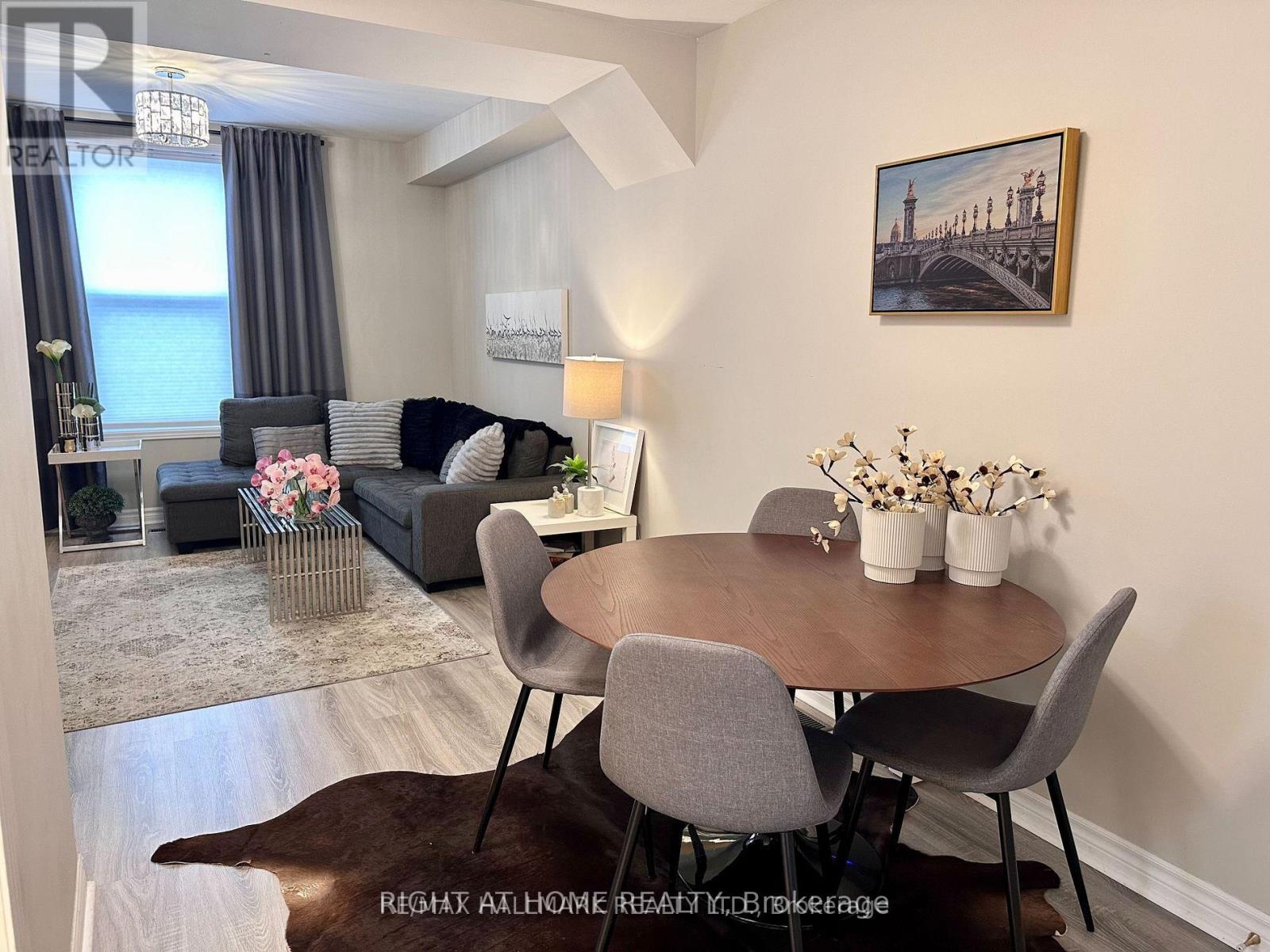 B - 469 QUEEN STREET, Newmarket, Ontario