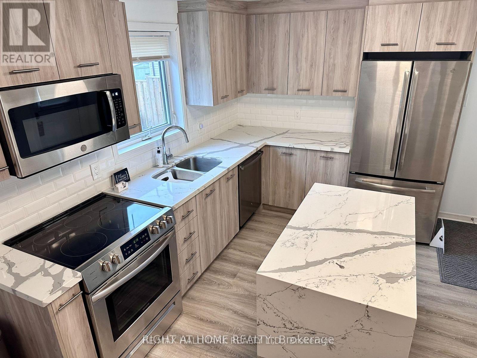 B - 469 Queen Street, Newmarket, Ontario  L3Y 2H3 - Photo 2 - N12873332