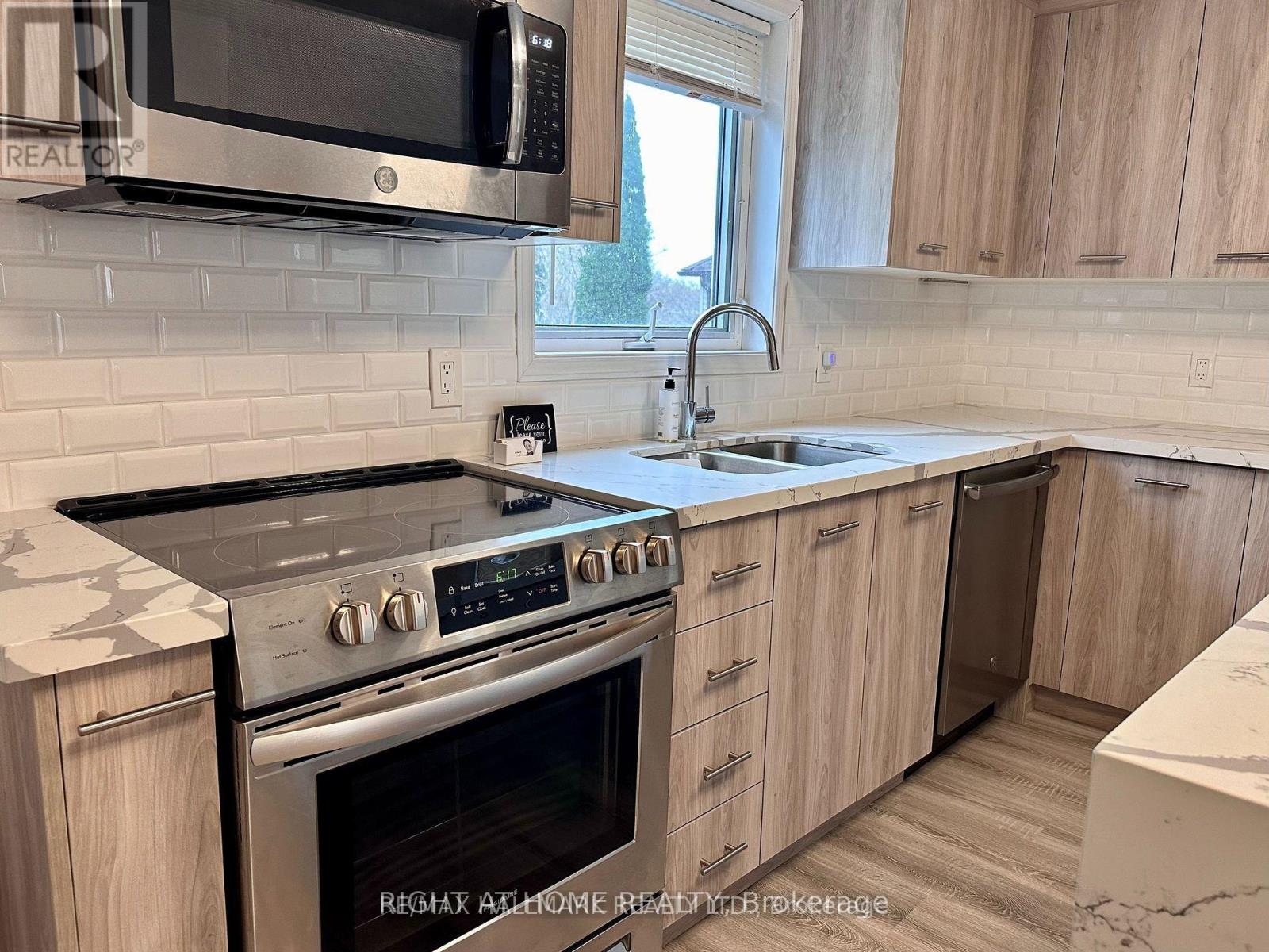 B - 469 Queen Street, Newmarket, Ontario  L3Y 2H3 - Photo 3 - N12873332