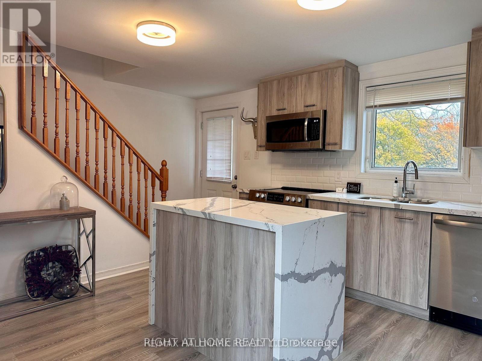 B - 469 Queen Street, Newmarket, Ontario  L3Y 2H3 - Photo 5 - N12873332