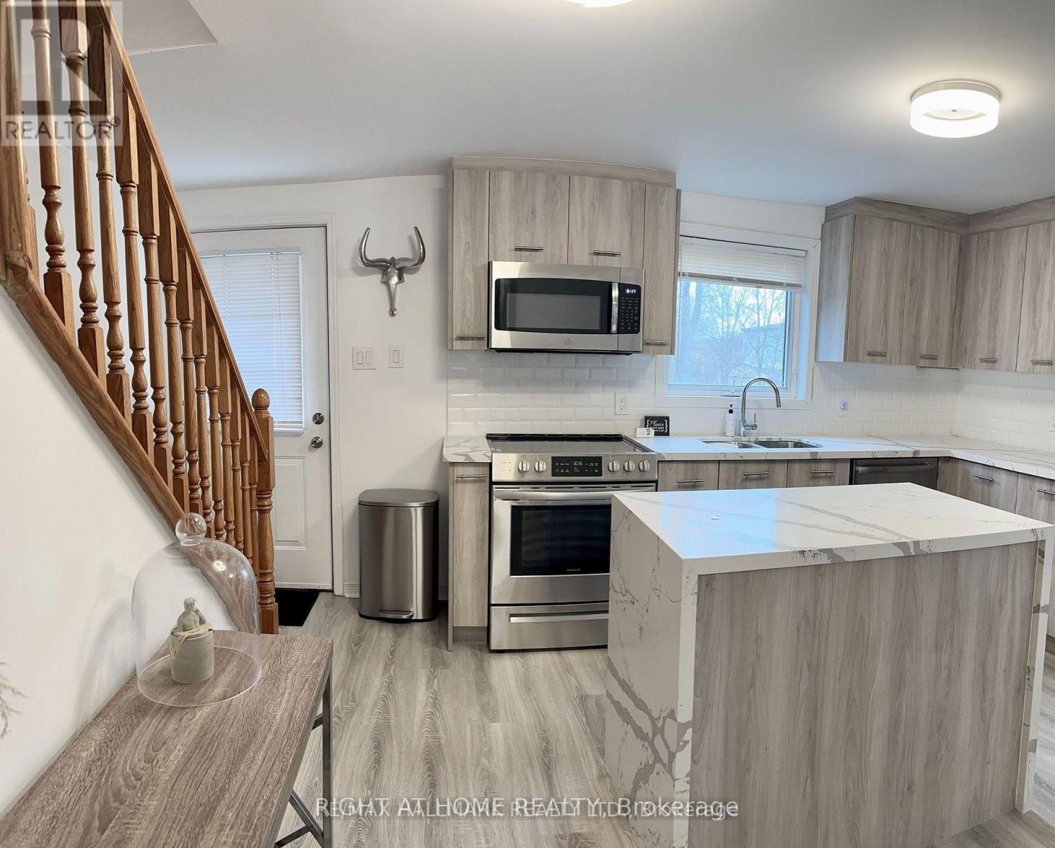 B - 469 Queen Street, Newmarket, Ontario  L3Y 2H3 - Photo 6 - N12873332