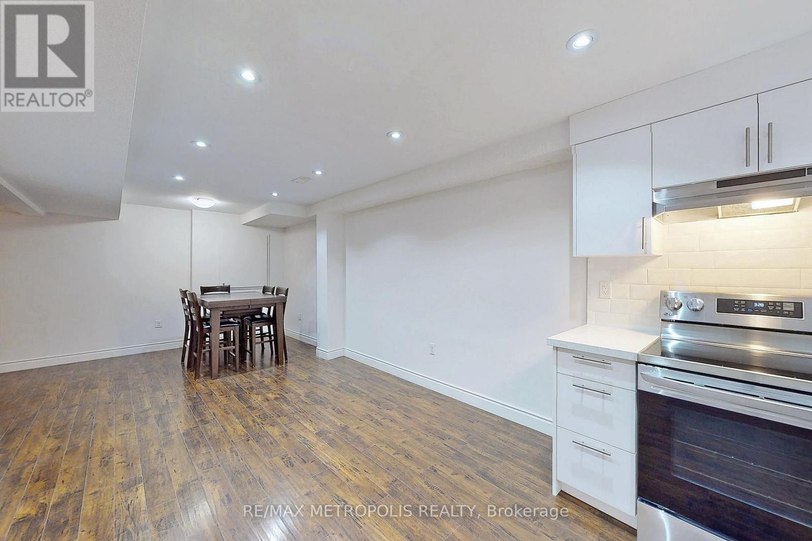 Lower - 2284 Whitewood Crescent, Innisfil, Ontario  L9S 0G3 - Photo 10 - N12873420