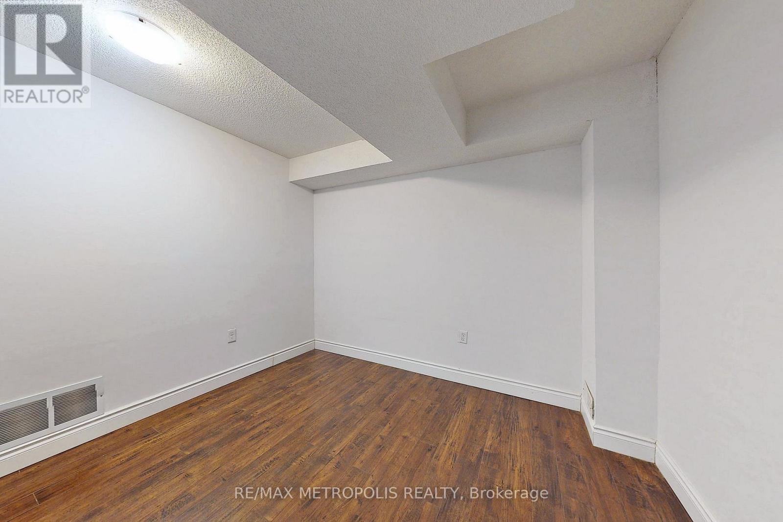 Lower - 2284 Whitewood Crescent, Innisfil, Ontario  L9S 0G3 - Photo 20 - N12873420