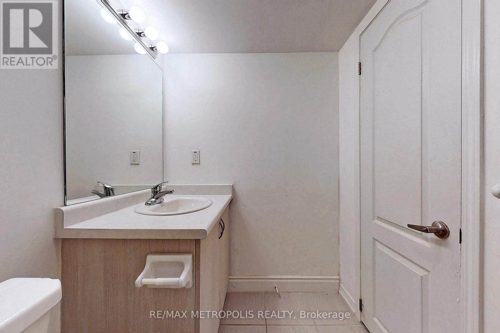 Lower - 2284 Whitewood Crescent, Innisfil, Ontario  L9S 0G3 - Photo 24 - N12873420