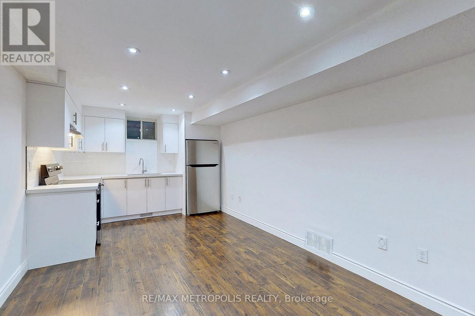 Lower - 2284 Whitewood Crescent, Innisfil, Ontario  L9S 0G3 - Photo 6 - N12873420