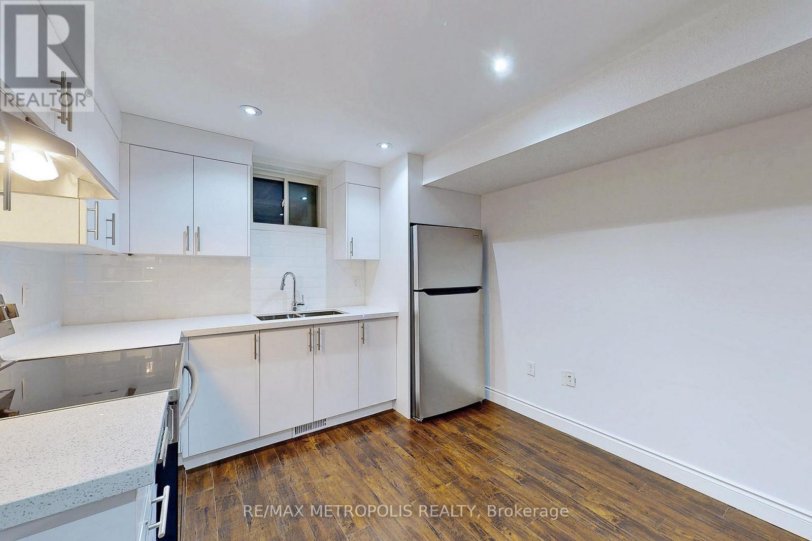 Lower - 2284 Whitewood Crescent, Innisfil, Ontario  L9S 0G3 - Photo 9 - N12873420