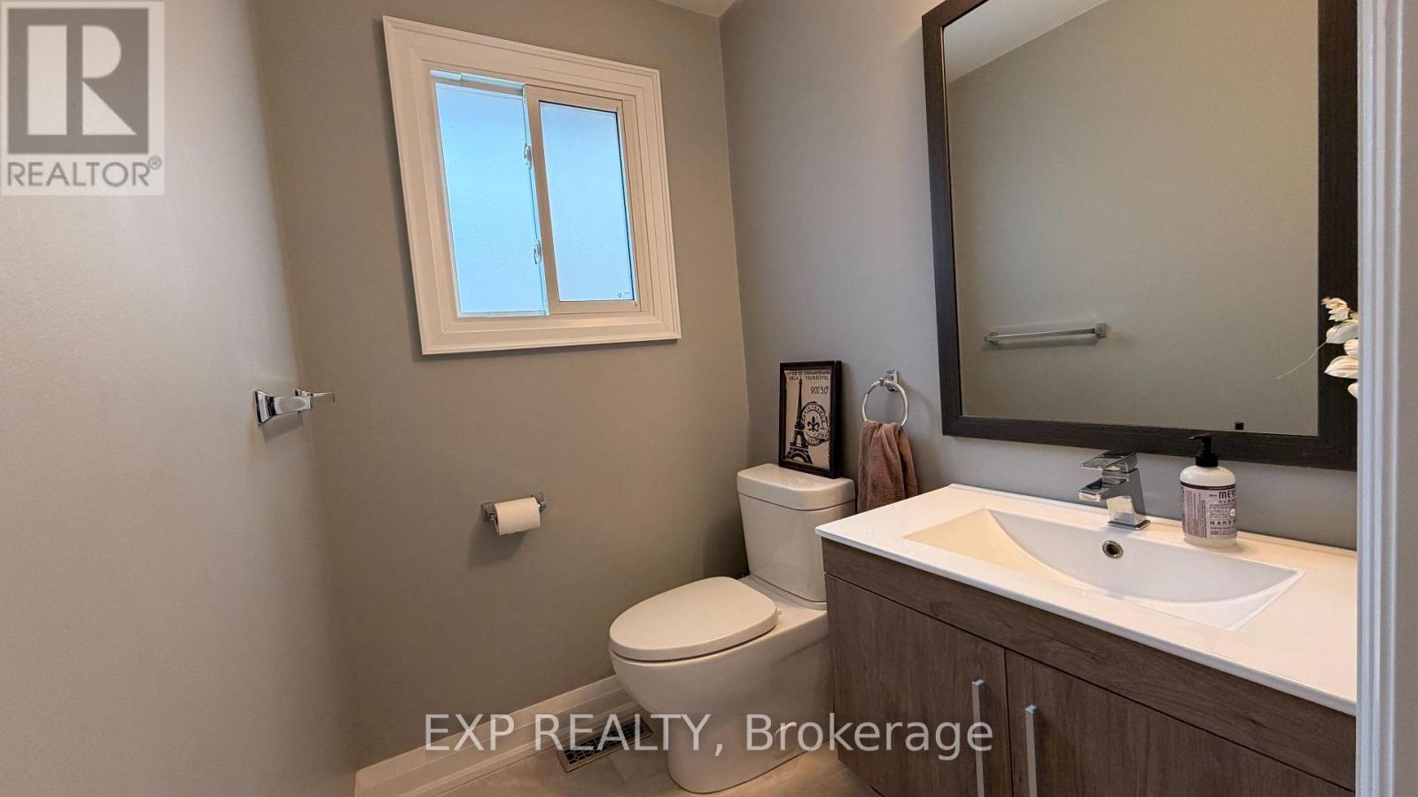 7 Rak Court, Bradford West Gwillimbury, Ontario  L3Z 2X2 - Photo 11 - N12873454