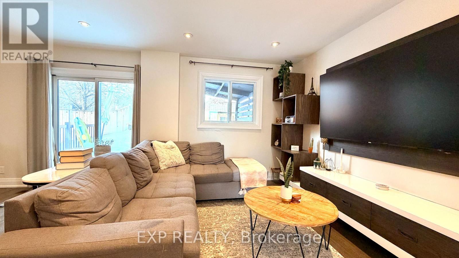 7 Rak Court, Bradford West Gwillimbury, Ontario  L3Z 2X2 - Photo 16 - N12873454