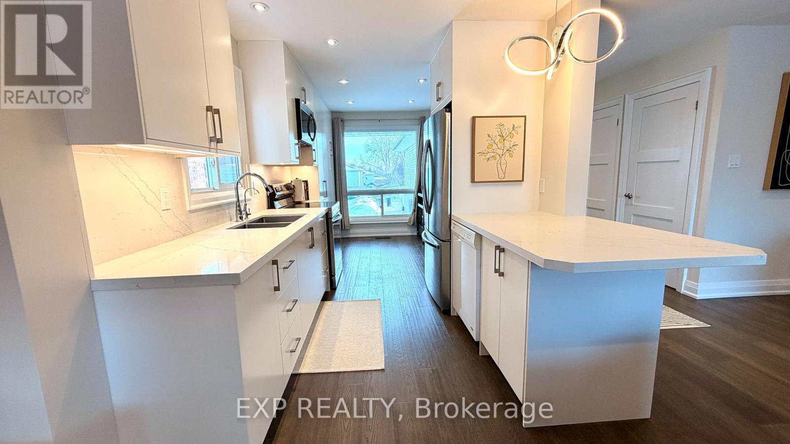 7 Rak Court, Bradford West Gwillimbury, Ontario  L3Z 2X2 - Photo 7 - N12873454